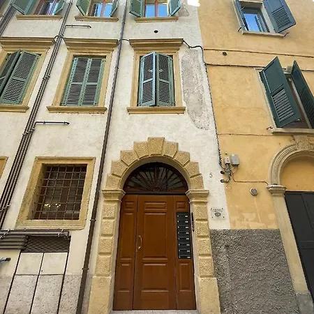 Magnolia - Piazza Delle Erbe *