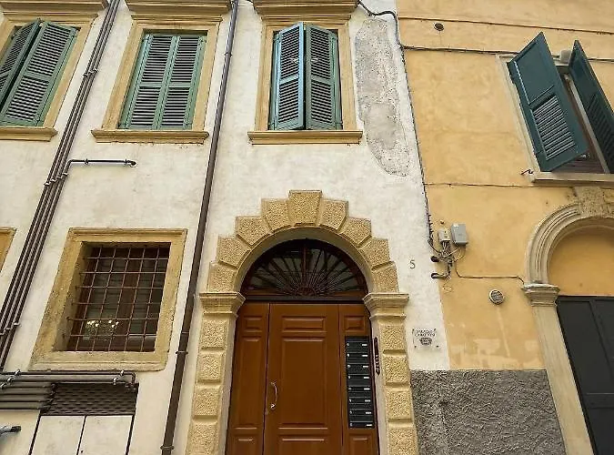 Magnolia - Piazza Delle Erbe *